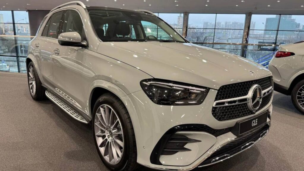 Mercedes-Benz GLE Mid-size Luxury SUV | Multiple powertrains | 5–7 seats