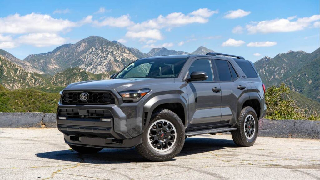 Toyota Land Cruiser Full-size SUV | Body-on-frame | 7 seats